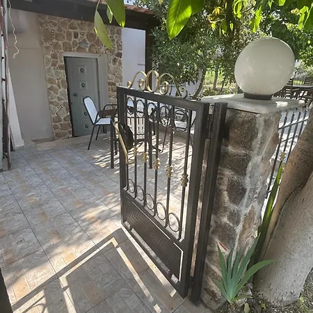 Family In Διαμέρισμα
